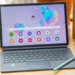 Samsung Galaxy Tab S6 com teclado.