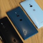 Sony Xperia XZ2 em três cores.