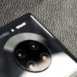 Foto do Mate 30 Pro 5G com foco nas câmeras traseiras.