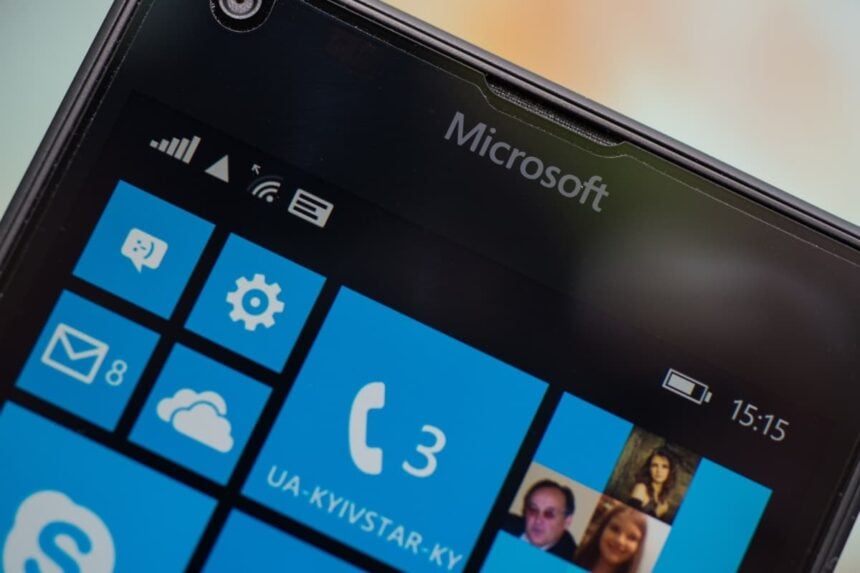 Smartphone Microsoft com Windows 10 Mobile.