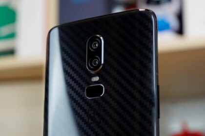 Parte traseira do OnePlus 6.