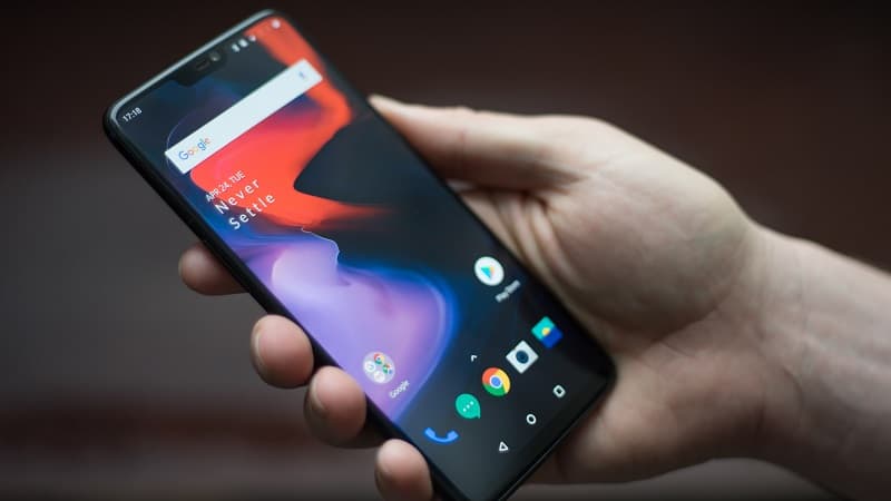 OnePlus 6 e 6T recebem atualização para correção de bugs do Android 10 OnePlus 6 e 6T recebem nova atualização corretiva para o Android 10.