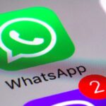 Ícone do WhatsApp na tela de um celular.