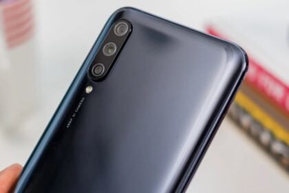 Foto da traseira do Xiaomi Mi A3 preto.