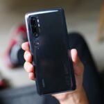 Mi Note 10 preto.