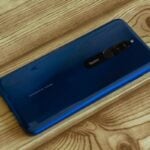 Redmi 8 na cor azul.