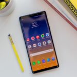 Galaxy Note 9 ao lado da S-Pen.