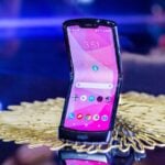 Motorola Razr 2019 aberto.