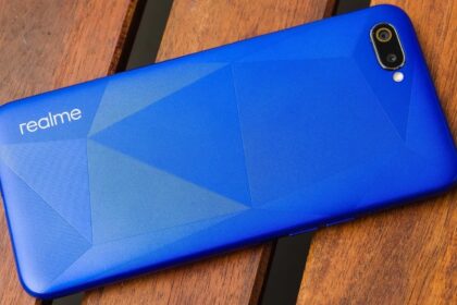 Realme C2 azul.