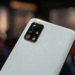 Galaxy A71 branco.