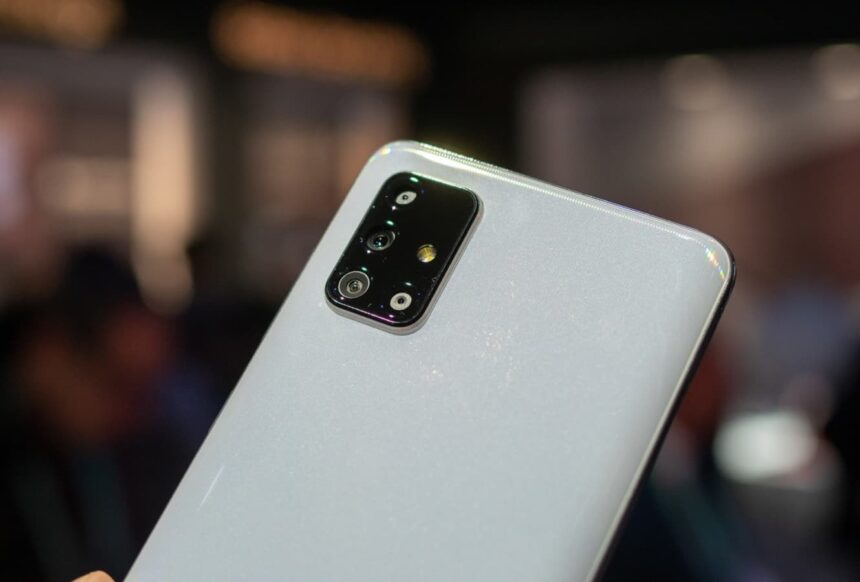 Galaxy A71 branco.