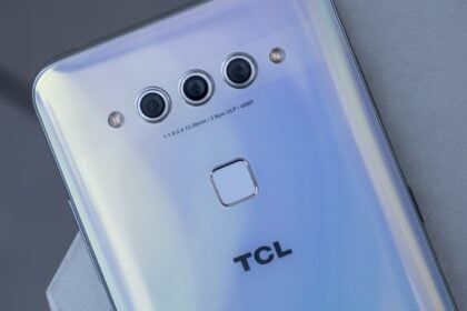 TCL Plex atualização para Android 10.