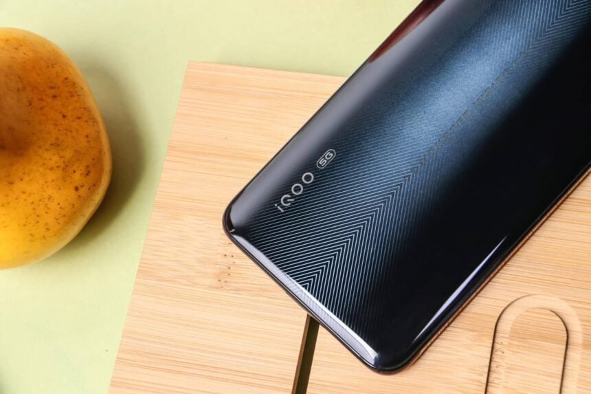 Vivo iQOO 3 chega em fevereiro.