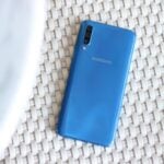 Galaxy A50 azul.