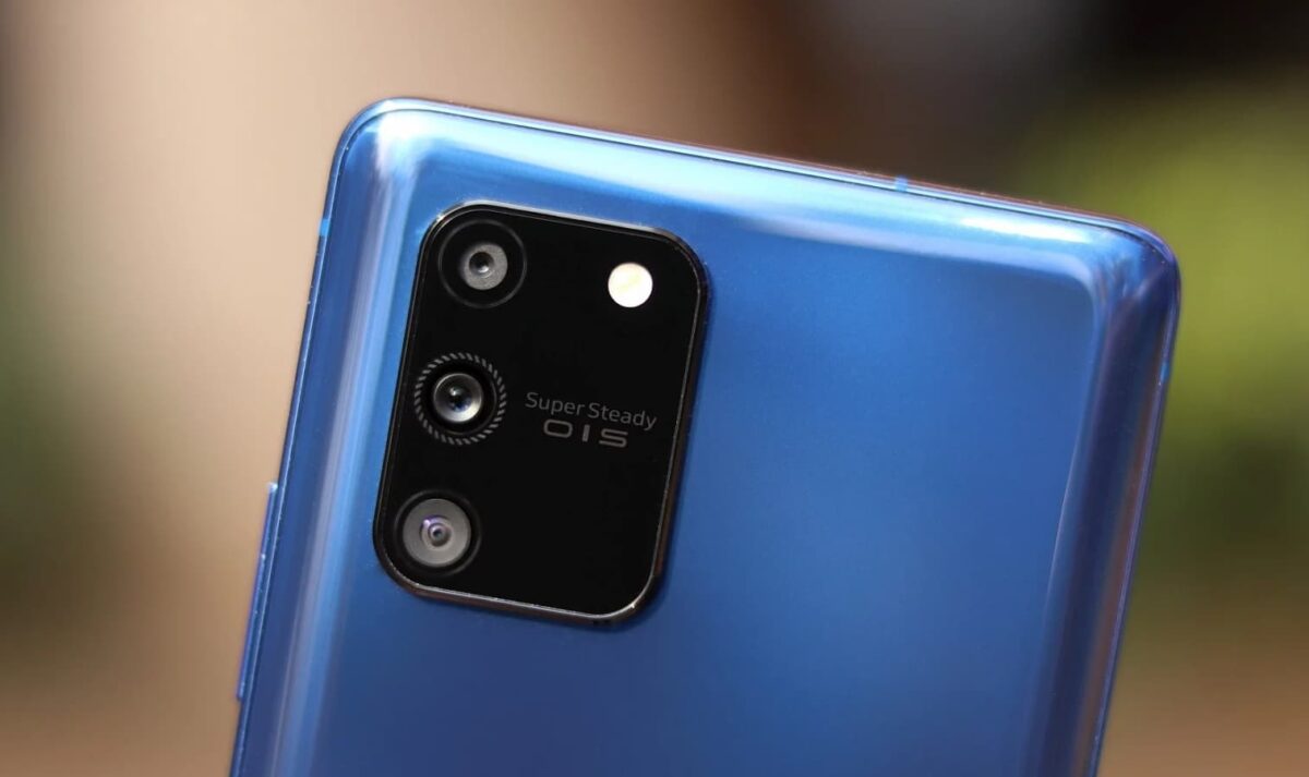 Galaxy S10 Lite traseira.