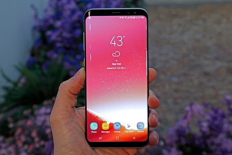 Galaxy S8 e Note 8 não serão atualizados para o Android 10 Galaxy S8 com a tela ligada.