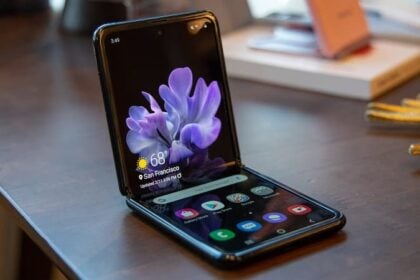 galaxy z flip aberto