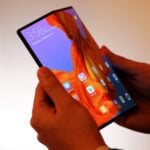 Huawei Mate X aberto.