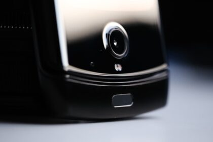 Razr 2019 fechado.