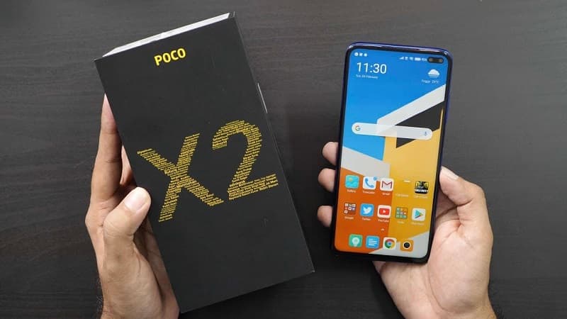 POCO X2 é lançado oficialmente com Snapdragon 730G e tela de 120 Hz POCO X2 ao lado da caixa.
