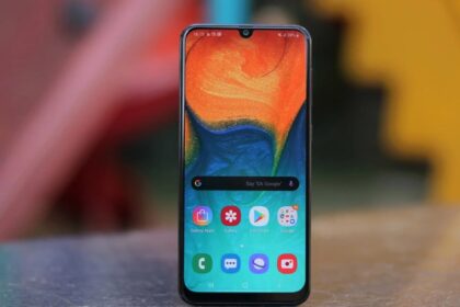 Parte frontal do Galaxy A30.