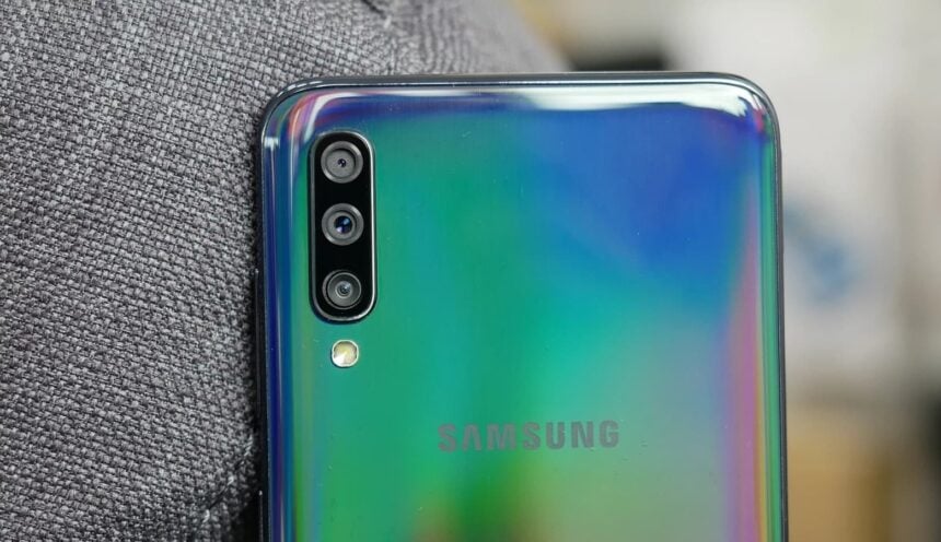 Galaxy A70 traseira.