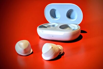 Galaxy Buds Plus branco.