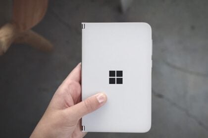 Microsoft Surface Duo branco.