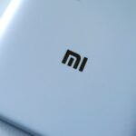 Logo da Xiaomi em um smartphone.