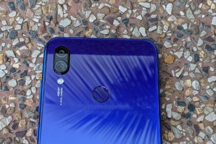 Redmi Note 7 Pro traseira azul.