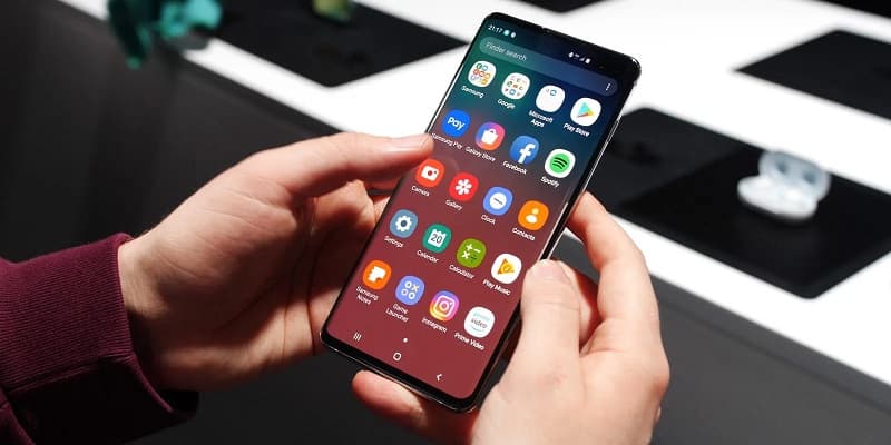 Galaxy S10 e Note 10: One UI 2.1 traz recursos do Galaxy S20 Samsung Galaxy S10 com a tela ligada.