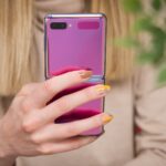 Galaxy Z Flip roxo traseira.