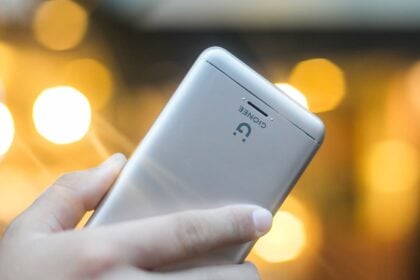Traseira de smartphone Gionee.