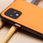 Traseira do Google Pixel 4 na cor Oh So Orange.