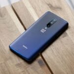 Smartphone OnePlus traseira.