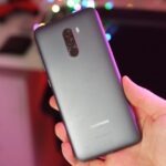 Pocophone F1 traseira.