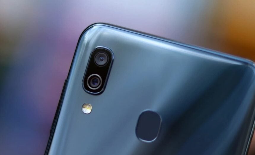 Galaxy A30 traseira.