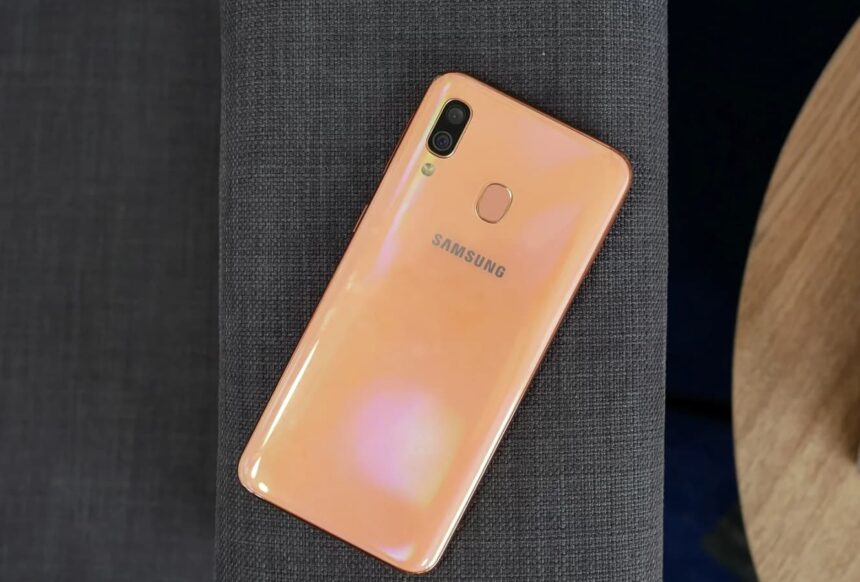 Galaxy A40 traseira.
