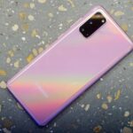 Galaxy S20 traseira rosa.