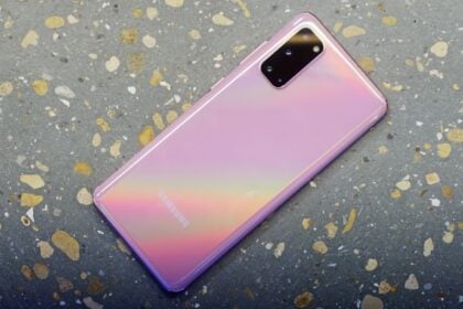 Galaxy S20 traseira rosa.