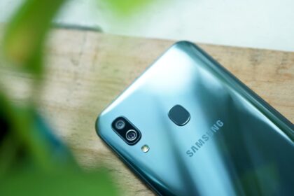 Samsung Galaxy A10s parte traseira.