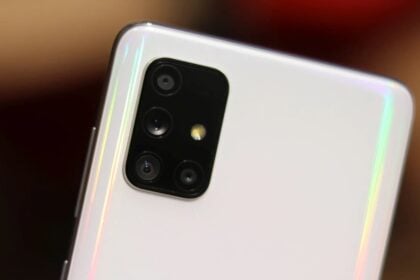 Samsung Galaxy A71 parte traseira.
