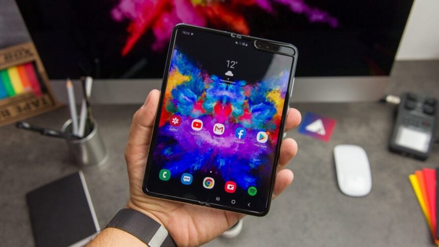 galaxy fold aberto visual