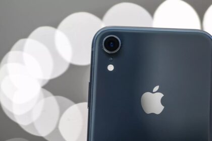 Traseira iPhone XR.
