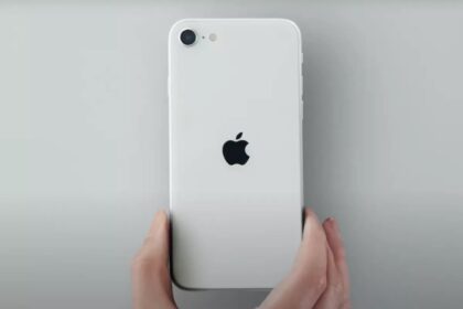 Novo iPhone SE branco.