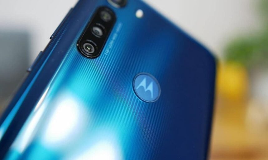 Traseira do Moto G8 Power.