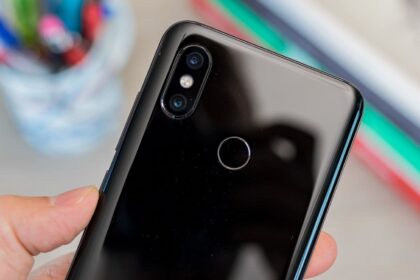 Xiaomi Mi 8 traseira.