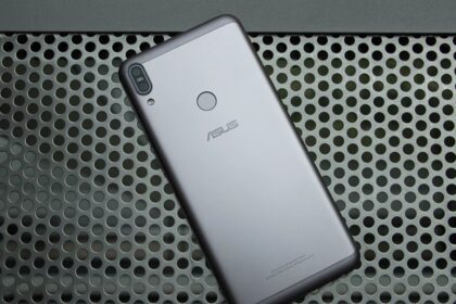 Asus Zenfone Max Pro M1 parte traseira.
