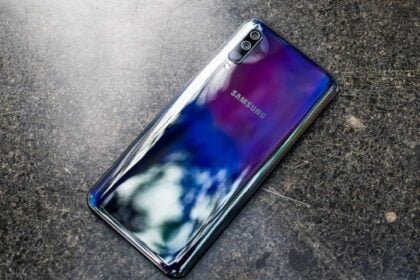 Samsung Galaxy A50 traseira.