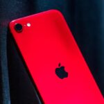 iPhone SE 2020 vermelho traseira.